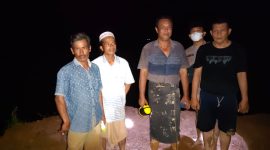 Poto Kapolsek Linggabayu Saat ke TKP Warga yg tertimbun saat Mencari Butiran emas 