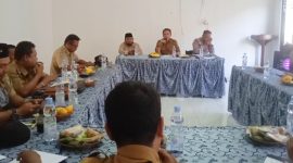 Kapolsek Banyusari Ipda Suherlan saat berikan himbauan kepada peserta rapat.