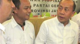 Poto : Royke Bentha Sahetafi, Yanto, dan Saan Mustofa.
