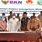 Bupati Madina, HM Ja'far Sukhairi Nasution ketika menandatangani Fakta Integritas Netralitas ASN di aula Tengku Rizal Nurdin, Rumah Dinas Gubernur, Jalan Sudirman, Medan, Senin (05/12/2022).