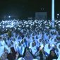 Ribuan jamaah sedang mendengarkan ceramah Prof. Syaikh Haji Abdul Somad Batubara, Lc., D.E.S.A., Ph.D. (UAS) di pelataran mesjid agung Nur Ala Nur Panyabungan, Jum'at (16/12/2022) malam.