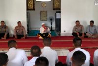 Personel Polres Palangka Raya melaksanakan pembinaan rohani, Kamis (15/12/2022).