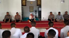 Personel Polres Palangka Raya melaksanakan pembinaan rohani, Kamis (15/12/2022).