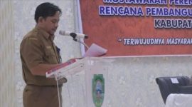 Kepala Bapeda Pemkab Pasaman Choirudin Batubara (Ucok) dalam sebuah kegiatan. 