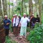 Guru dan Santri Ponpes Musthafawiyah usai turun langsung menyisir sungai Aek Singolot. (24/1/2023).