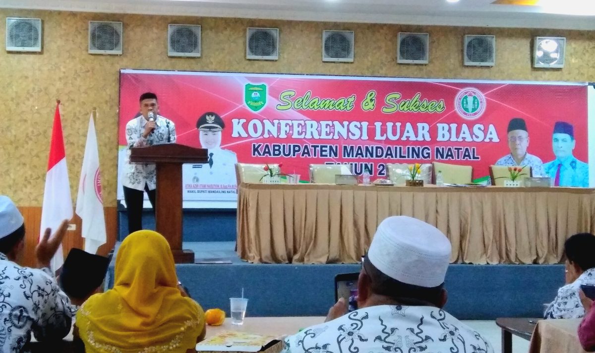 Ketua PGRI Kab. Mandailing Natal terpilih, Zulhamsyah, S.Pd.,M.Pd., memberikan kata sambutan di aula Hotel Rindang, Selasa (21/2/2023).