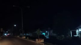 Kondisi lampu penerangan jalan umum (PJU) di jalinsum Kecamatan Siabu tak berfungsi. (9/2/2023)