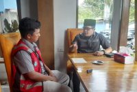 Ketua DPRD Madina, Erwin Efendi Lubis ketika bertemu perwakilan PT. Jaya Konstruksi melalui Manager Operasional, Ferry Firmanda, Selasa (14/02/2023). (JBL)