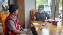 Ketua DPRD Madina, Erwin Efendi Lubis ketika bertemu perwakilan PT. Jaya Konstruksi melalui Manager Operasional, Ferry Firmanda, Selasa (14/02/2023). (JBL)
