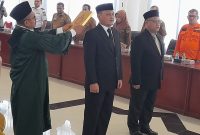 Kedua staf khusus Bupati Madina yang dilantik yakni Irwan H Daulay sebagai staf khusus bidang ekonomi Pembangunan dengan SK No : 180/2034/K/2023 dan Ali Mutiara Rangkuti menjadi staf khusus bidang sosial politik dengan SK No : 180/2033/K/2023 di aula kantor Bupati Madina, Senin siang (20/2/2023).