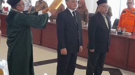 Kedua staf khusus Bupati Madina yang dilantik yakni Irwan H Daulay sebagai staf khusus bidang ekonomi Pembangunan dengan SK No : 180/2034/K/2023 dan Ali Mutiara Rangkuti menjadi staf khusus bidang sosial politik dengan SK No : 180/2033/K/2023 di aula kantor Bupati Madina, Senin siang (20/2/2023).