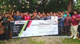 Foto bersama usai acara Deklarasi Pemilu Damai dan Berintegritas serta launching Posko Kawal Hak Pilih di Bawaslu Kabupaten Mandailing Natal, Selasa (14/2/2023).