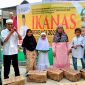 Keluarga Lansia dan Anak Yatim di Lingkungan II Kel. Panyabungan II terima bantuan dari IKANAS, Jum'at (24/2/2023).