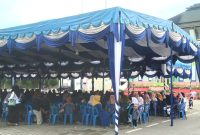 Masyarakat sedang berdatangan menyaksikan peserta MTQ Madina ke- 22 di panggung utama halaman mesjid agung Nur Ala Nur Panyabungan, Rabu sore (1/3/2023).