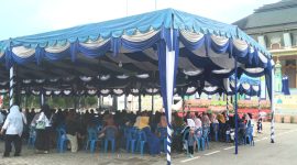 Masyarakat sedang berdatangan menyaksikan peserta MTQ Madina ke- 22 di panggung utama halaman mesjid agung Nur Ala Nur Panyabungan, Rabu sore (1/3/2023).