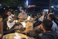 Ketua TP2D Prof. Todung Mulya Lubis bincang santai bersama tim dan staf khusus Bupati Madina, Minggu (19/3/2023).