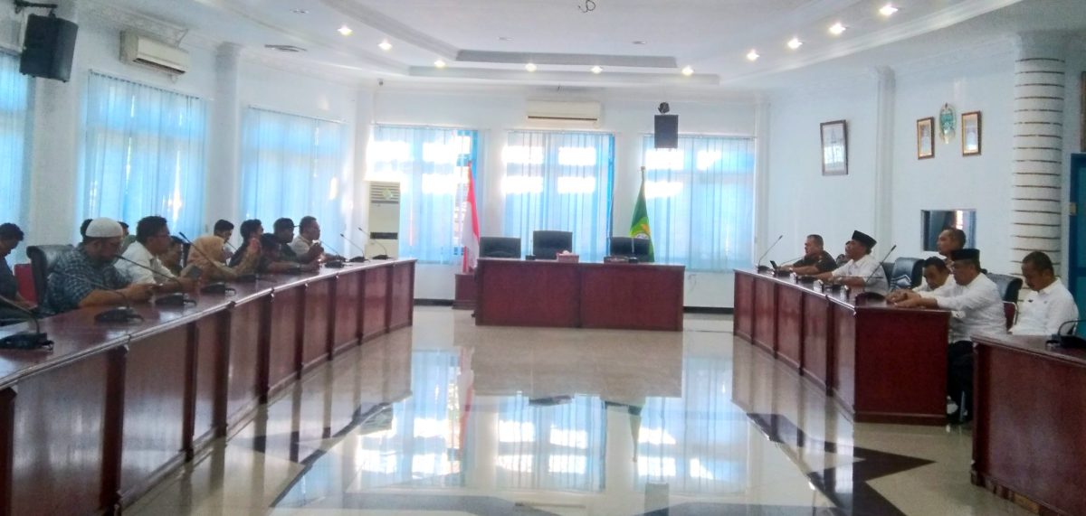Pemkab Mandailing Natal bersama Forkopimda Gelar Konfrensi Pers Terkait Aksi Demo Masyarakat Singkuang I ke PT. Rendi Permata Raya, Rabu (29/3/2023).