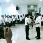 Bupati Madina, H.M. Ja'far Sukhairi Nasution menyerahkan SK kepada Muhammad Angin Bugis Lubis selaku Pj. Kepala Desa Batahan I, Rabu (8/3/2023).