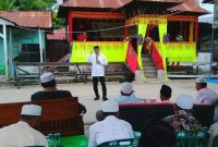 Anggota DPRD Sumut H.A. Yasyir Ridho Lubis, MSP, memberikan sambutan saat Reses di hadapan masyarakat Desa Pidoli Lombang, Senin (6/3/2023).