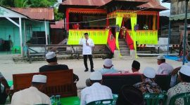 Anggota DPRD Sumut H.A. Yasyir Ridho Lubis, MSP, memberikan sambutan saat Reses di hadapan masyarakat Desa Pidoli Lombang, Senin (6/3/2023).