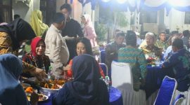 Jamuan makan malam kedatangan Ketua TP2D Prof. Todung Mulya Lubis beserta rombongan di pendopo rumah dinas Bupati Mandailing Natal, Senin (20/3/2023).