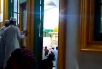 Suasana malam ketiga jelang salat tarawih di Mesjid Syuhada Panyabungan, Madina, Sumut, Jum'at (24/3/2023).