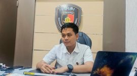 Kasat Reskrim Polres Madina, AKP Prastiyo saat diwawancarai di ruangannya terkait kasus dugaan perzinahan yang dilaporkan oleh AZ. (Sahrul) 