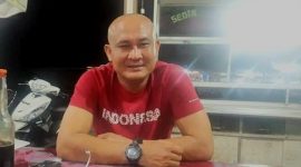 Kepala Dinas Perdagangan Pemkab Mandailing Natal, Parlin Lubis saat ditemui di salah satu warung di Kota Panyabungan. (Istimewa)