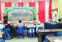 Orang tua peserta ikut mengabadikan putrinya saat tampil di panggung MTQ yang disaksikan Kapolres Madina dan Dewan Juri di aula Pesat Gatra Polres Madina, Kamis (13/4/2023).