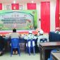 Orang tua peserta ikut mengabadikan putrinya saat tampil di panggung MTQ yang disaksikan Kapolres Madina dan Dewan Juri di aula Pesat Gatra Polres Madina, Kamis (13/4/2023).