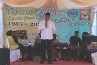 Wakil Ketua DPRD Sumatera Utara H. Harun Mustafa Nasution memberikan kata sambutan saat Reuni Akbar SMA Negeri 1 Panyabungan Selatan, (24/4/2023).