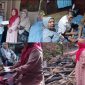 Kunjungan silaturahmi sekaligus pemberian santunan ke rumah sesama Alumni SMA Negeri 1 Panyabungan Selatan yang sedang ditimpa musibah, Selasa (25/4/2023).