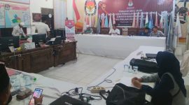 Suasana diruang pendaftaran Bacaleg, Sekretariat KPU Mandailing Natal, Kayujati, Panyabungan, Minggu (14/5/2023) malam.