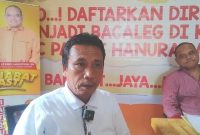 Wawancara bersama Dahlan Batubara selaku sekretaris didamping Fahrizal Efendi selaku ketua di kantor DPC Partai Hanura Kab. Mandailing Natal, Selasa (9/5/2023).