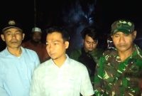 Kepala Satuan Polisi Pamong Praja dan Pemadam Kebakaran Kabupaten Mandailing Natal (Kasatpol PP), Yuri Andri S.STP didampingi Kepala Bidang (Kabid), Damkar Kabupaten Madina, Martua Efendi Matondang, S.Sos, dan unsur dukungan TNI/Polri, BPBD dan ambulance 119 di Desa Sigalapang Julu, Kamis (8/6/2023).