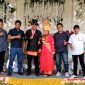 Keluarga media Harian Kriminal Group foto bersama dengan kedua Mempelai Seri dan Andy, Sabtu (10/6/2023).