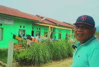 H. Muhammad Amin Lubis saat meninjau rumah kontrakan miliknya di Lubuk Sibegu Kel. Dalan Lidang, Panyabungan, Senin (12/6/2023).