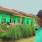 H. Muhammad Amin Lubis saat meninjau rumah kontrakan miliknya di Lubuk Sibegu Kel. Dalan Lidang, Panyabungan, Senin (12/6/2023).