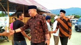 H. Zuhri Musthafa Nasution saat mendampingi kunjungan kerja abangnya H. Harun Musthafa Nasution, Wakil Ketua DPRD Sumatera Utara di Desa Rumbio, Selasa (13/6/2023).