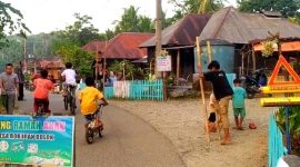 Situasi di hari senja saat anak-anak bermain di Desa Roburan Dolok, Kec. Panyabungan Selatan, Madina, Selasa (20/6/2023).