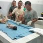 Penemuan jasad bayi di pekarangan rumah Aek Galoga, Kec. Panyabungan, Kab. Madina saat di evakuasi ke RSUD Panyabungan.