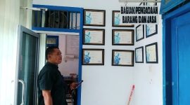 Ketika awak media ingin konfirmasi langsung ke ruang kerja Kabag Bagian BPBJ Sekdakab Madina Zainal Sitepu, Kamis (7/9/2023) sore, Tidak ada.