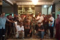 Pimpinan Yayasan Madina Murni H. Awaluddin Nasution didampingi, Pelopor Perdamaian Madina Maradotang Pulungan dan Syahren Hasibuan beserta Puluhan penyandang disabilitas di Aula Hotel Melati Medan, Minggu (24/9/2023).