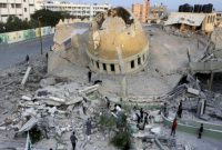 Agresi brutal pesawat Israel menghancurkan Masjid Al-Amin Muhammad di Jalur Gaza 8 Oktober 2023.
Foto: AP/Yousef Masoud.