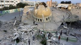 Agresi brutal pesawat Israel menghancurkan Masjid Al-Amin Muhammad di Jalur Gaza 8 Oktober 2023.
Foto: AP/Yousef Masoud.