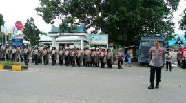 Personel Polres Madina Gelar Sispam Kota Hadapi Pemilu 2024 di depan KPU Mandailing Natal, (14/10/2023).