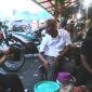 Bincang-bincang sejumlah wartawan di Kota Panyabungan dengan Camat Ranto Baek Sopian, S.Ag (kemeja putih/kanan) dan Caleg DPRD Madina Maharuddin Umpan (kemeja putih pegang HP/kiri), Selasa (31/10/2023).