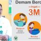 Brosur cara cegah demam berdarah (kanan) Kepala Dinas Kesehatan Pemkab Mandailing Natal, dr. M. Faisal Situmorang (kiri). Foto: Joki Nasution.