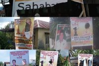Baliho Caleg Fahrizal Efendi Nasution dari Partai Hanura saat diambil dokumentasi sudah dengan kondisi sobek. Foto: Joki Nasution