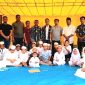 Pengelola Pasar Malam Pandawa II bersama DPD Ikatan Pemuda Karya (IPK) Mandailing Natal santuni puluhan anak yatim Kelurahan Dalan Lidang, Panyabungan, Jum'at (19/1/2024). Foto : Joki Nasution.